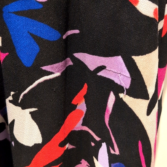 Sleeveless Dana Buchman Dress. There are some small snags in the dress. - Picture 3 of 6